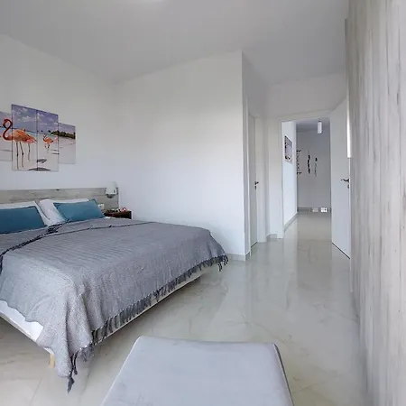 Cirasola - White 1 Apartment Sarande